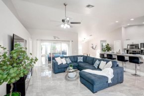 Four Bedrooms Oasis with Heated Pool Private Jacuzzi and Billiards